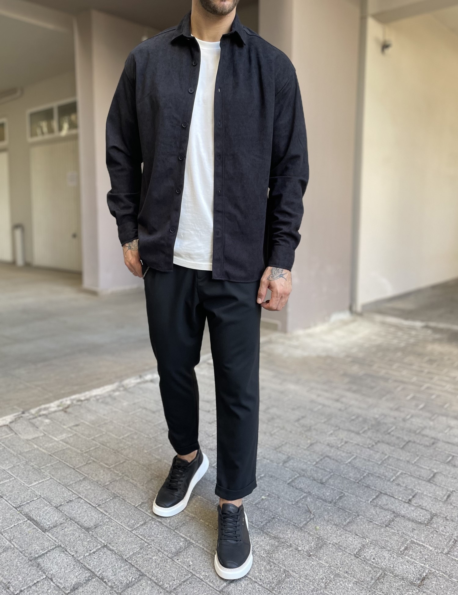 Ανδρικό μαύρο κοτλέ Overshirt με γιακά RMZ470M φωτογραφία